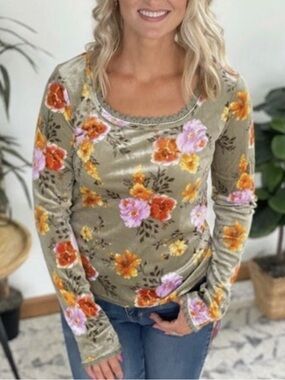 White Birch Plus 1XL Sage Green Velvet Floral Scoop Neck Long Sleeve Top-NWOT